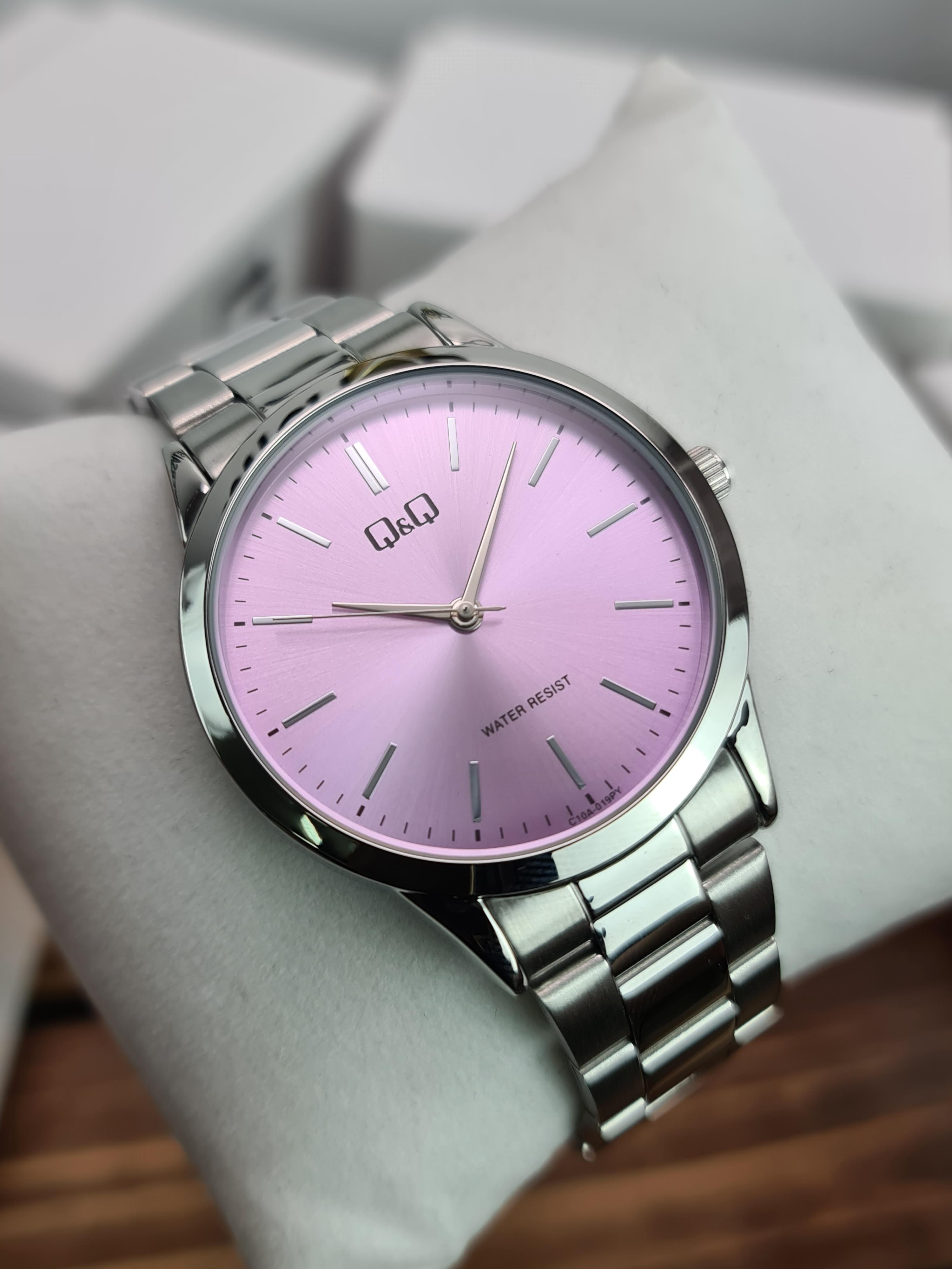 Q AND Q WATCH